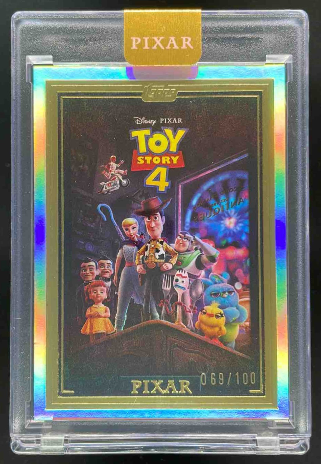 その他 Topps Pixar Gold ToyStory 1 WallArt /100 2025 Topps Pixar Gold Wall Art Encased #WA-21 Toy Story 4/100
